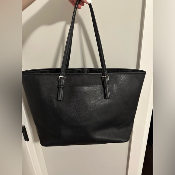 Micheal Kors Purse - Picture 2 of 3